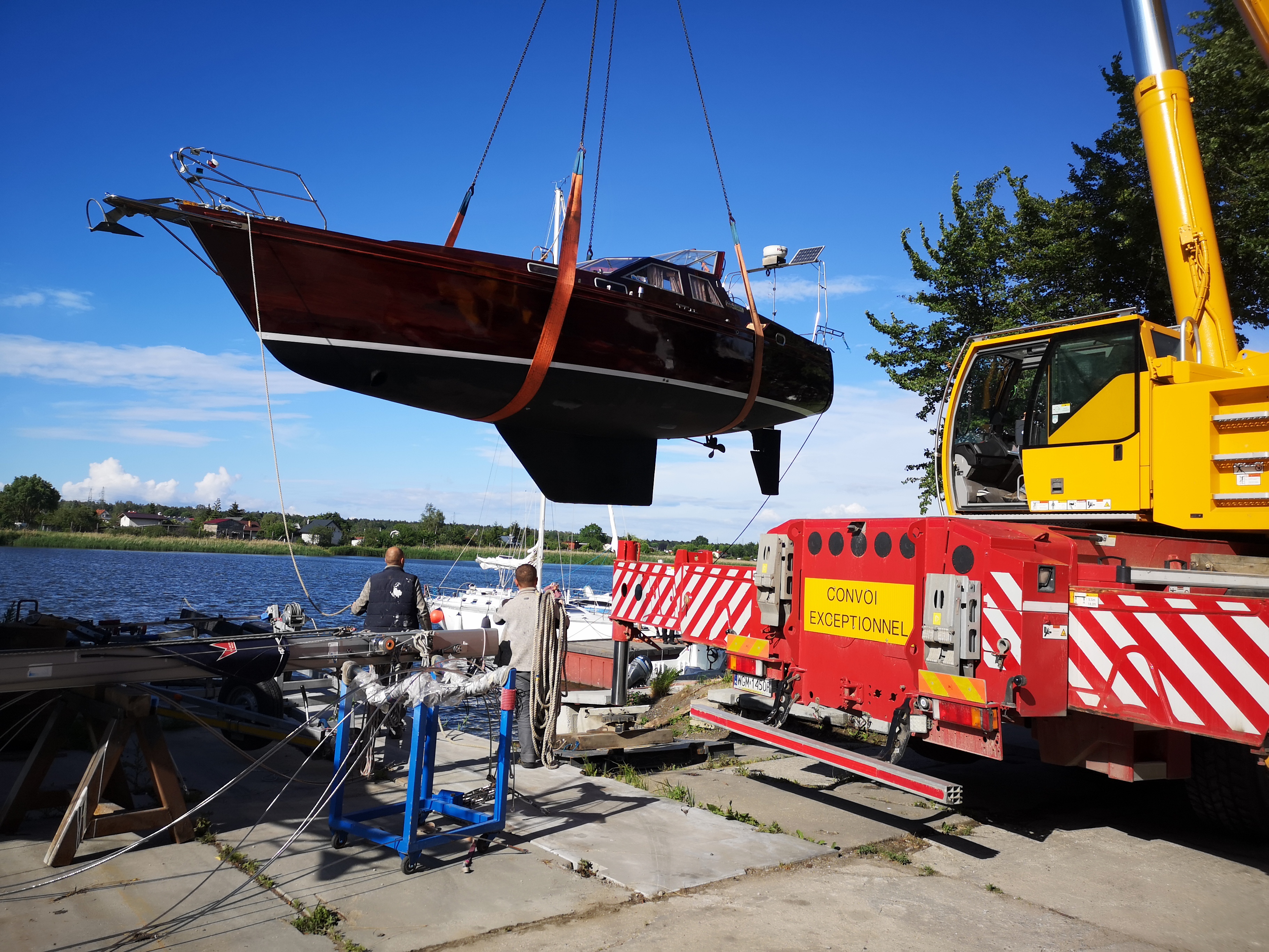 S/Y Solveig lifted by crane